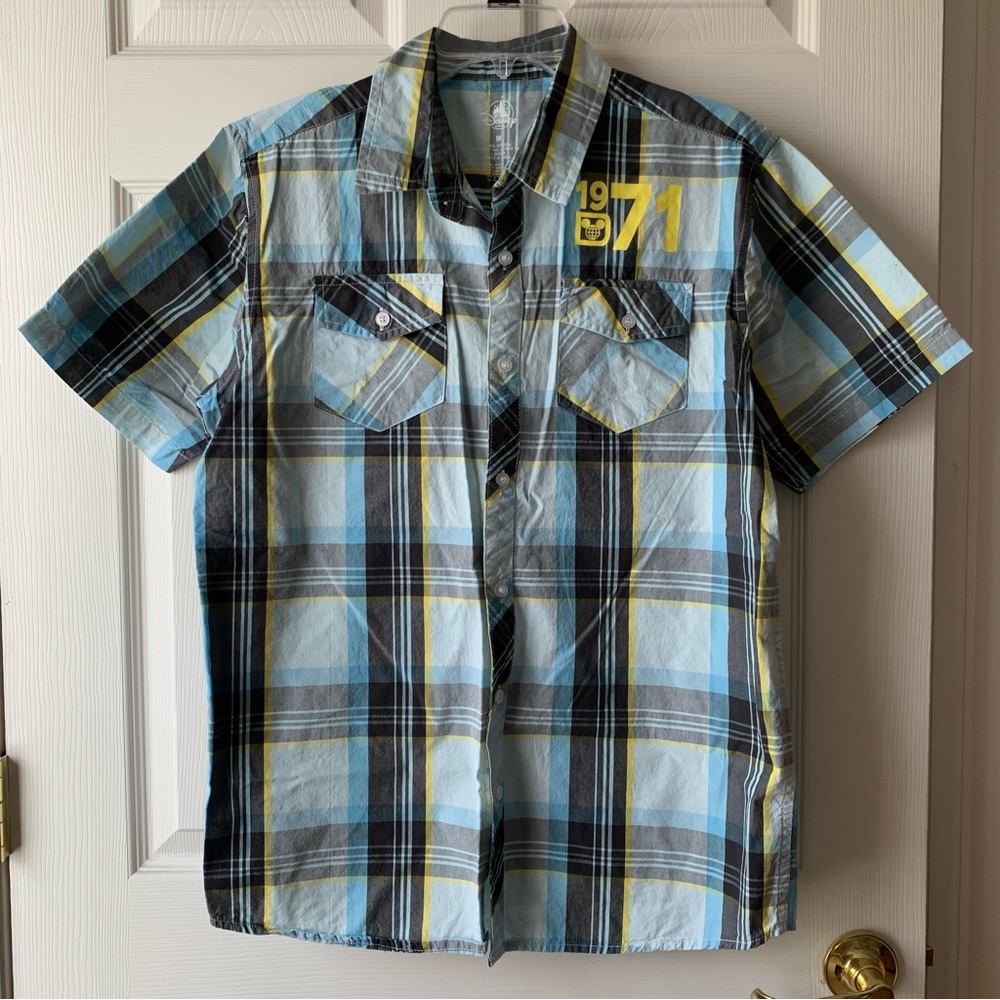 Disney plaid short sleeve button up size medium